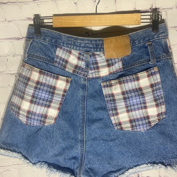 Vintage High Rise Mom Zena Jean Shorts - Picture 4 of 10